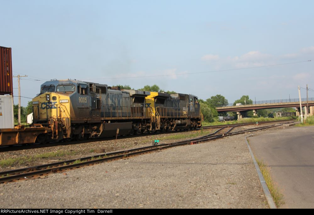 CSX 9005 on I162